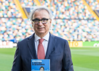Para evitar punição, John Textor acelera venda de ações do Crystal Palace