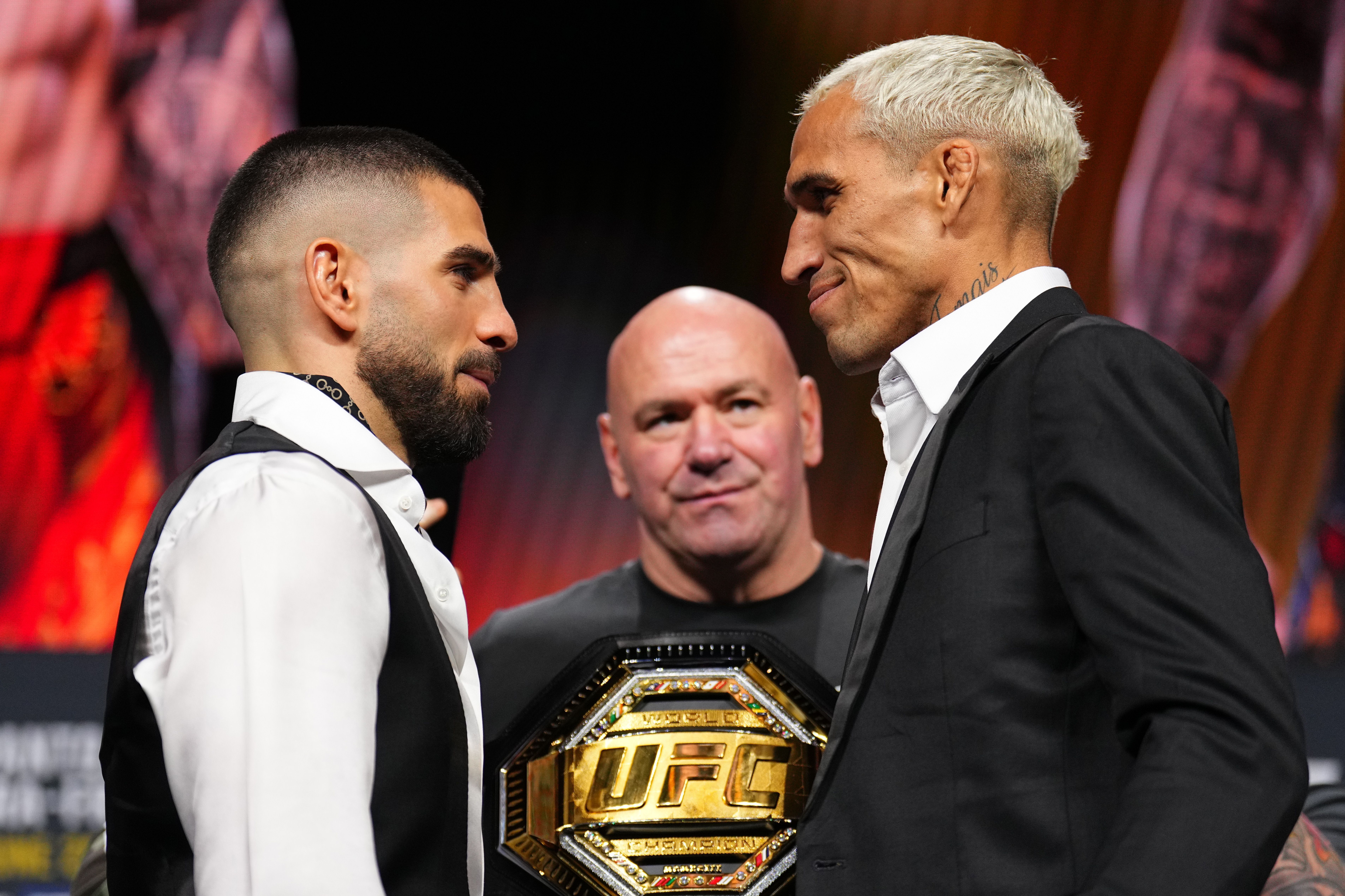UFC 317: Encarada entre Ilia Topuria e Charles do Bronx