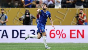 Pedro Neto faz primeiro gol do Chelsea no Mundial de Clubes e manda beijo