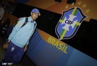 Seleção chega ao Brasil após empate no Equador; veja programação
