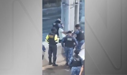 Vídeo: guarda municipal é flagrado agredindo motorista em Salvador