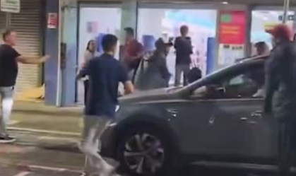 Vídeo: mulher usa spray de pimenta contra criança durante missa em SP