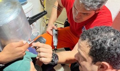 Criança de dois anos fica com panela de pressão presa na cabeça em MG