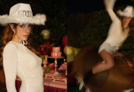 Giovanna Lancellotti faz despedida de solteira com tema de rodeio