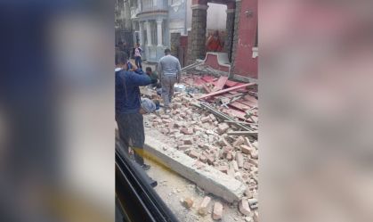 Parede de prédio desaba e deixa três feridos na zona sul do Rio