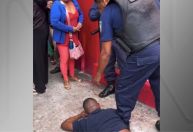 Vídeo: jovem reage a assalto e luta com criminoso armado em praça de Belém