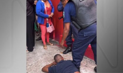 Vídeo: jovem reage a assalto e luta com criminoso armado em praça de Belém