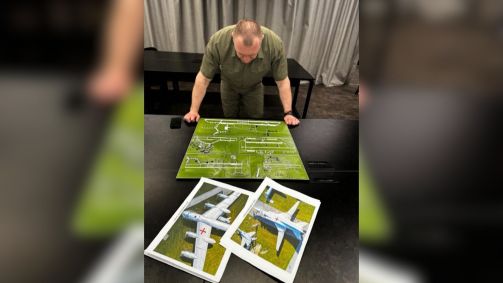 Preparação para ataque com drones da Ucrânia contra aviões dentro da Rússia