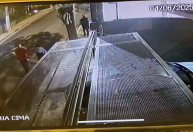 Vídeo mostra suspeitos abandonando carro após matarem engenheiro em SP
