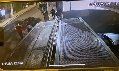 Vídeo mostra suspeitos abandonando carro após matarem engenheiro em SP