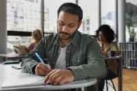 Plataforma oferece cursos gratuitos e online para concurseiros