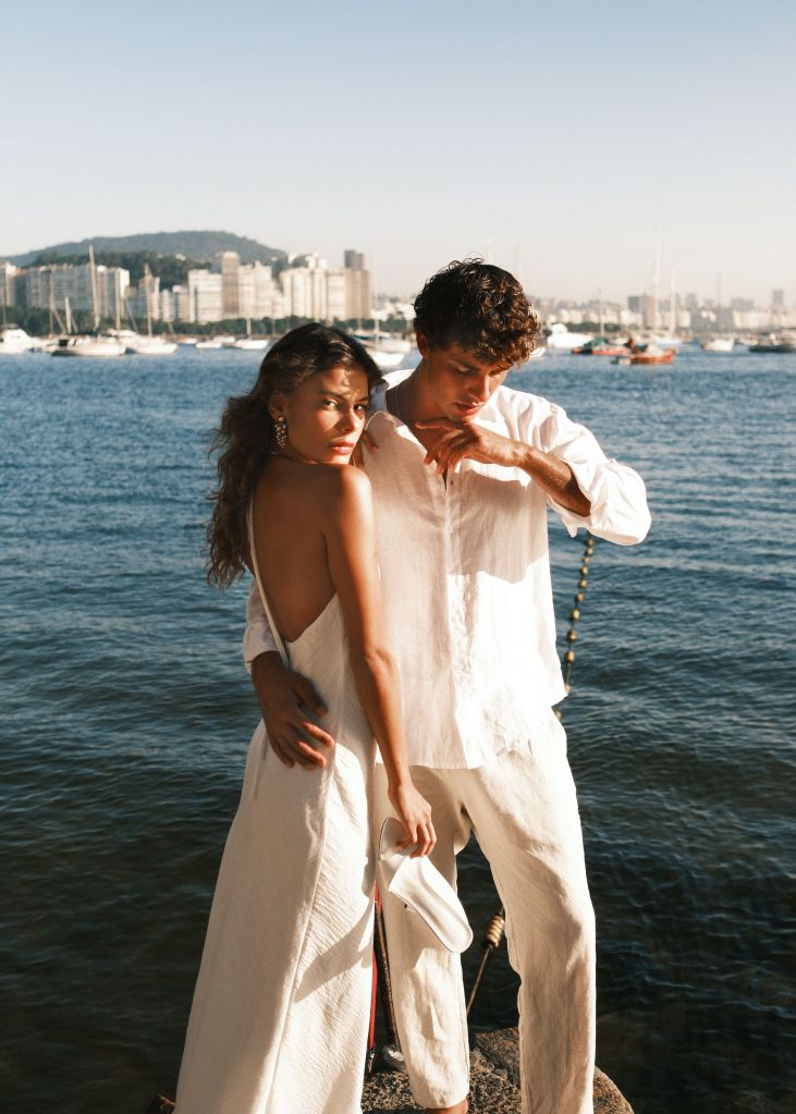 Escolha uma cor em comum para combinar os looks