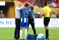 Jogador do Porto perde lente de contato no próprio olho em jogo do Mundial