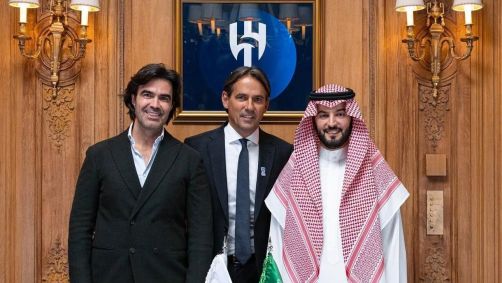Federico Pastorello, CEO da P&P, ao lado de Simone Inzaghi, no centro, e de Fahad bin Nafel, presidente do Al-Hilal