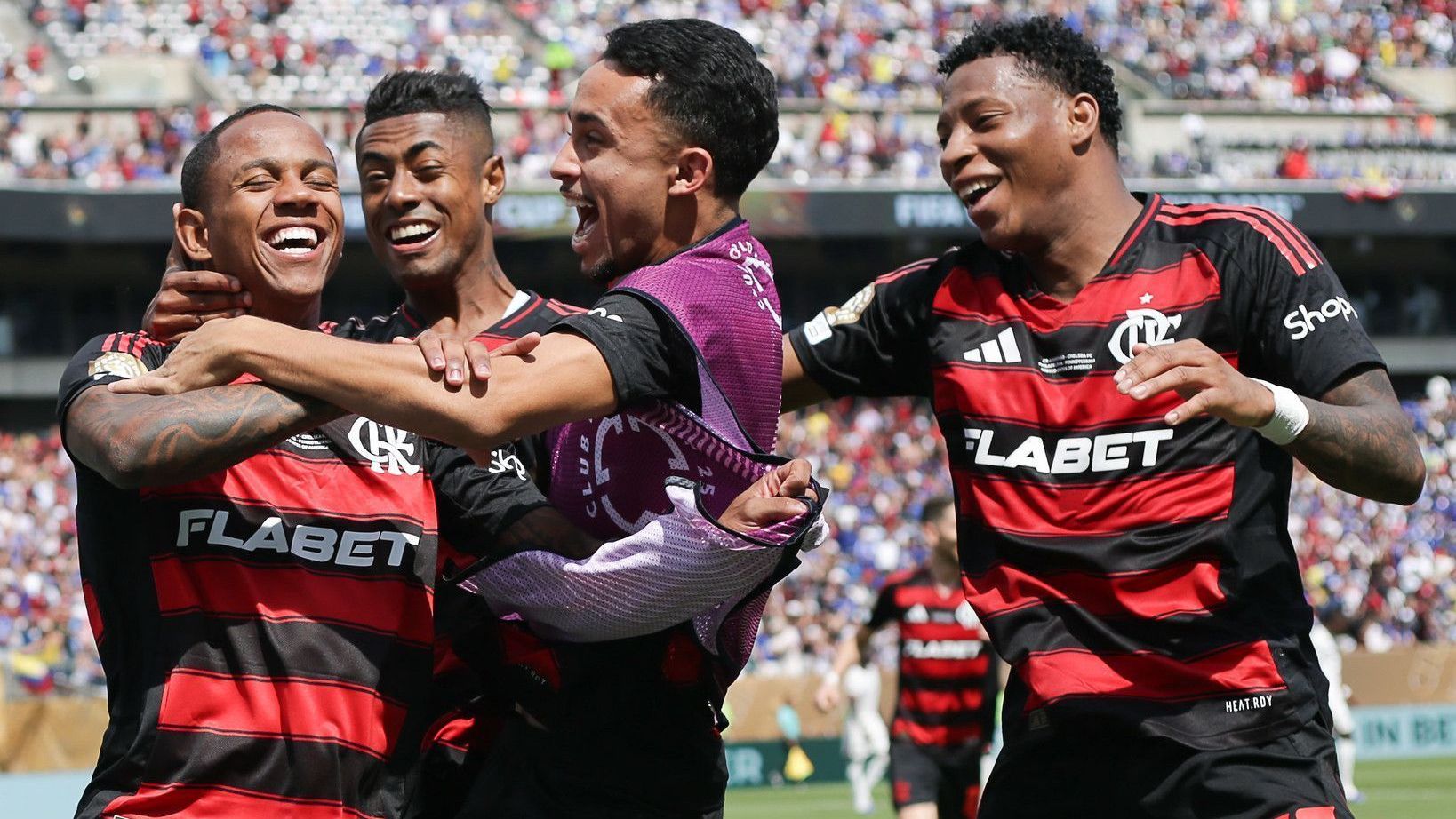 Wallace Yan é ovacionado após amplicar para o Flamengo