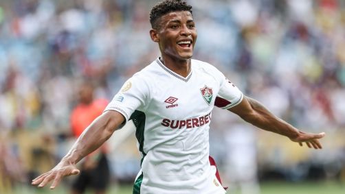 Hércules comemora o gol da classificação