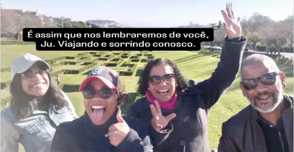Foto da família, publicada pelo pai de Juliana Marins