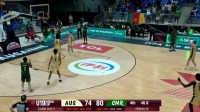 Basquete: Jogador protagoniza lance bizarro com enterrada contra; veja vídeo
