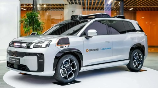 GAC Aion Y: empresas criam táxi autônomo na China e podem ser parcerias também no Brasil