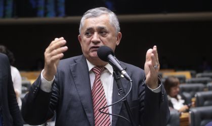 Senado faz acenos ao Planalto e governistas ensaiam desescalar conflito