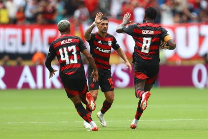 Gerson comemora gol do Flamengo