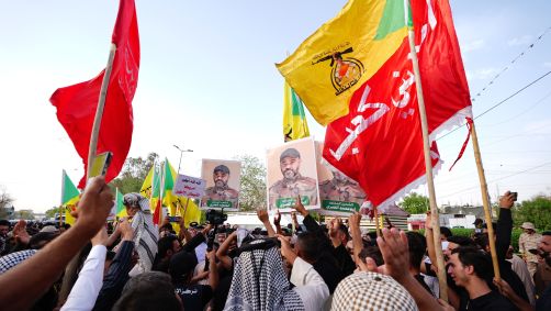 Cerimônia fúnebre realizada na capital, Bagdá, Iraque, para Abu Haidar al-Hafaji, comandante do grupo miliciano xiita iraquiano Kata'ib Hezbollah, que foi morto em um ataque israelense em Damasco, capital da Síria, em 22 de setembro de 2024.