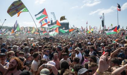 Polícia investiga shows do festival Glastonbury após coro anti-Israel