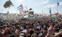 Polícia investiga shows do festival Glastonbury após coro anti-Israel