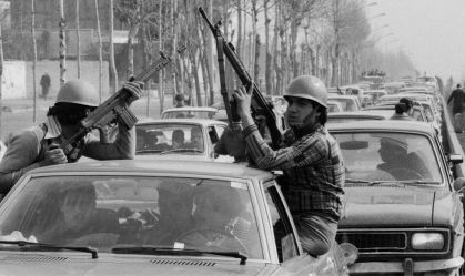Como foi a Revolução de 1979 que instituiu regime dos aiatolás no Irã