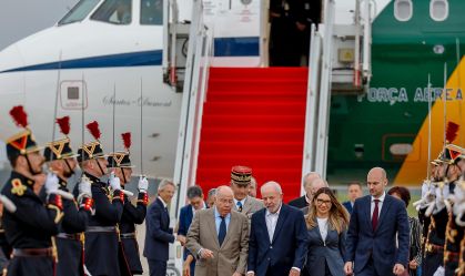 Lula chega à França para visita de Estado e reuniões com Emmanuel Macron