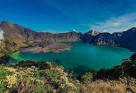 Conheça o vulcão Rinjani, localizado na Indonésia, onde brasileira caiu
