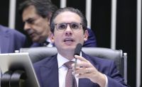 IOF: Decisão de Moraes está em "sintonia" com desejo da Câmara, diz Hugo
