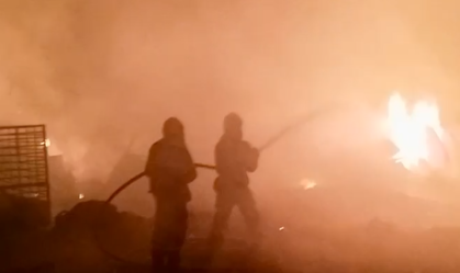 Incêndio atinge materiais recicláveis no Parque Amazonas em Goiânia