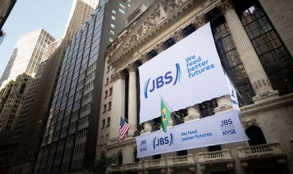 Ação da JBS sobe após cerimônia de estreia em Wall Street