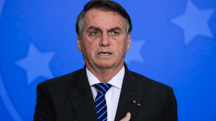 Bolsonaro avalia acionar Casa Branca contra tarifaço de Trump
