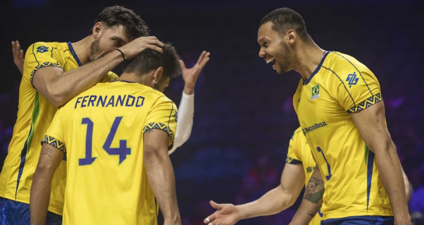 Jogadores do Brasil em vitória sobre o Canadá na Liga das Nações de Vôlei