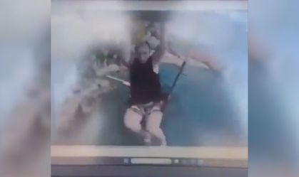 Jovem morre após soltar cinto durante voo de parasailing na Europa