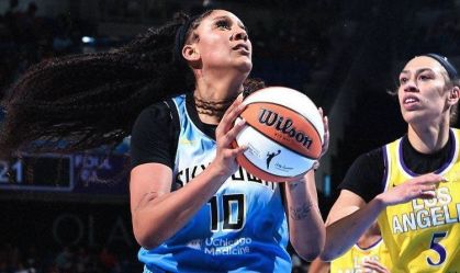 Brasileira se destaca e bate recorde de pontos em vitória na WNBA
