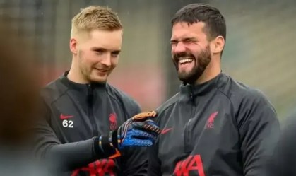 Goleiro deixa Liverpool e assina com time da Premier League por cinco anos