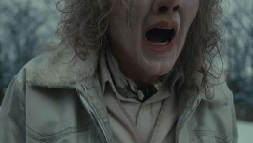 "Longlegs" é estrelado por Nicolas Cage • Reprodução/NEON