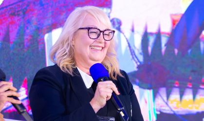 "Brasil me fez gostar de abraços", diz Lynn Painter, participante da Bienal