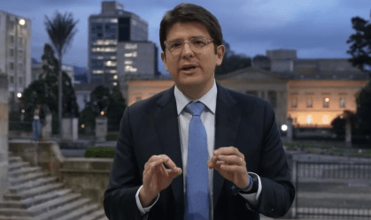 Pré-candidato à Presidência da Colômbia permanece na UTI após cirurgias