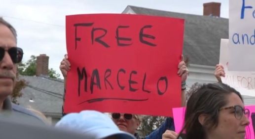 Protesto pedindo libertação de Marcelo Gomes, brasileiro de 18 anos preso nos Estados Unidos
