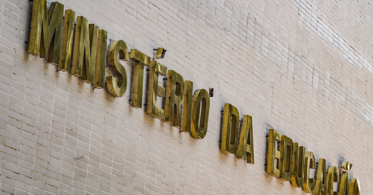 Governo Federal Anuncia Reajuste de 5,4% no Piso Salarial Nacional de Professores