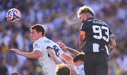 Sergio Ramos abre o placar de cabeça