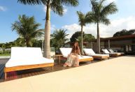 Casa de Nicole Bahls tem 20 mil metros quadrados e 18 quartos; veja fotos