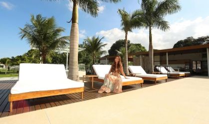 Casa de Nicole Bahls tem 20 mil metros quadrados e 18 quartos; veja fotos