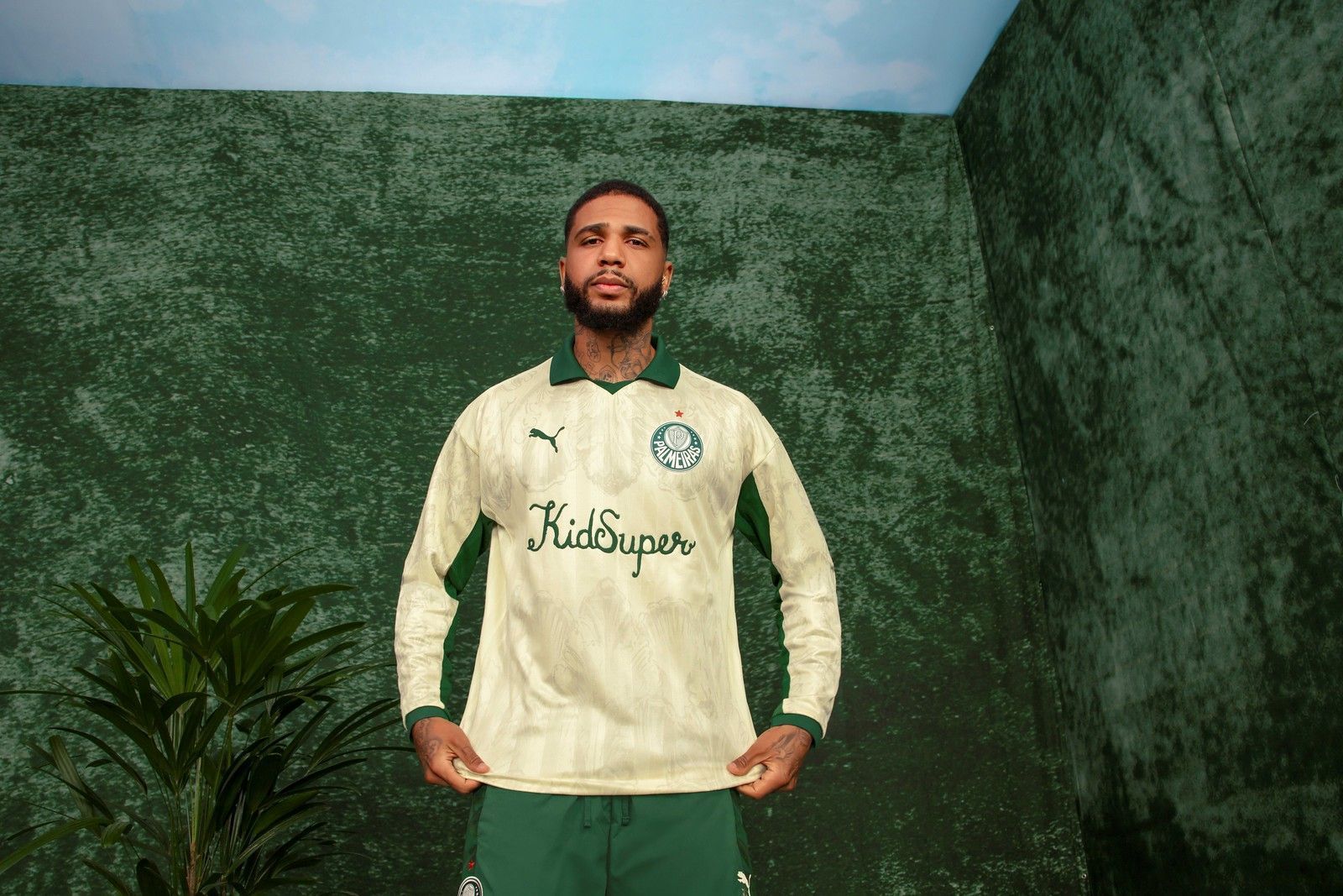 CONFIRA: Palmeiras lança nova camisa para estreia no Mundial