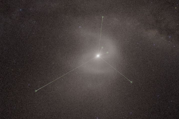 A estrutura espiral, visível aqui atrás do sol em uma cena do programa, surpreendeu cientistas e animadores quando a viram projetada na cúpula do planetário durante a pré-produção • AMNH via CNN Newsource