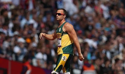 Pistorius volta a competir no triatlo 12 anos após assassinar namorada